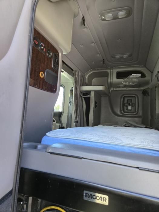 2022 Peterbilt 389-21