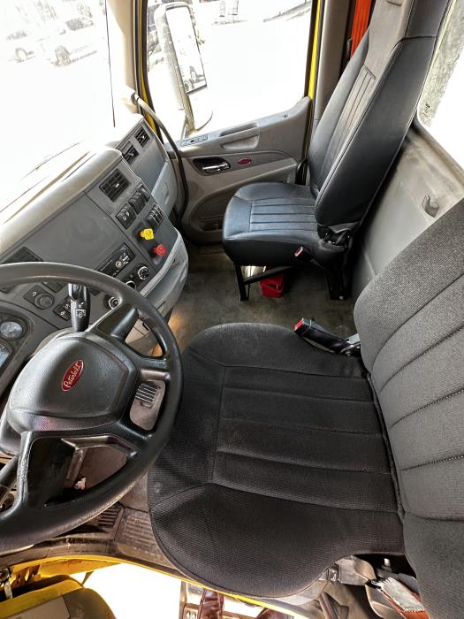 2021 Peterbilt 579-8