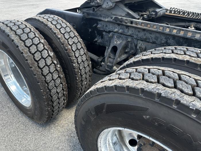 2021 Peterbilt 579-8