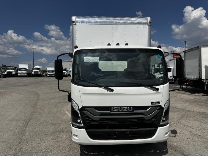 2025 Isuzu NRR photo 3