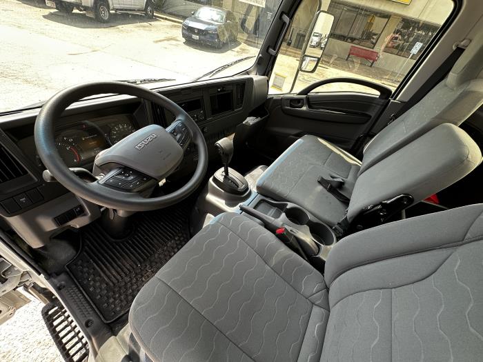 2025 Isuzu NRR-11