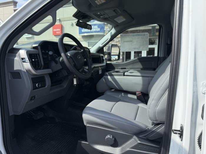 2025 Ford F-550-7