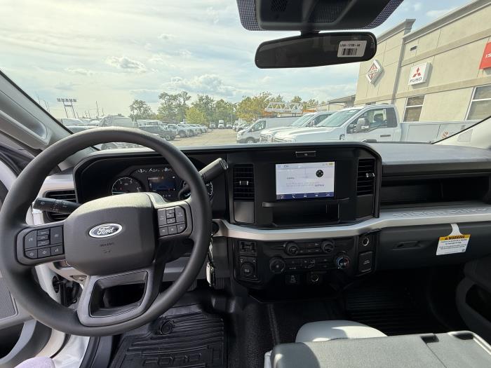 2025 Ford F-550-9