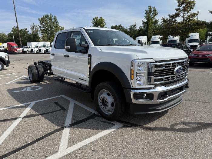 2025 Ford F-550-3