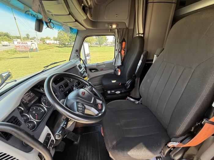 2021 Peterbilt 579-8
