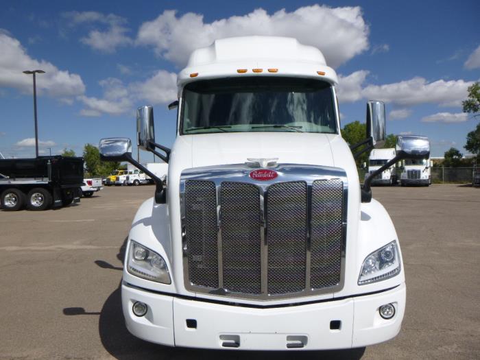 2022 Peterbilt 579-8