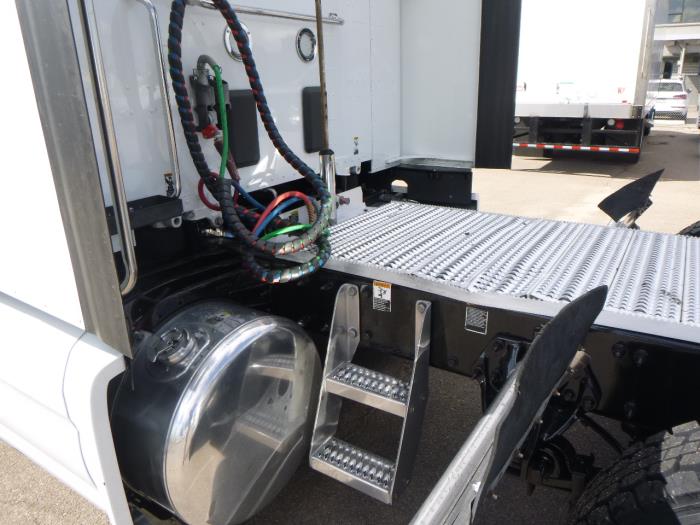 2022 Peterbilt 579-9