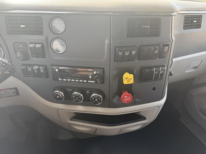 2022 Peterbilt 579-5