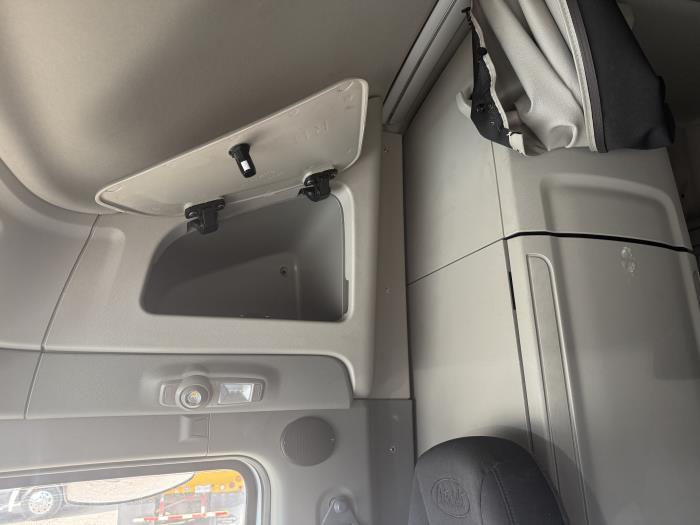 2022 Peterbilt 579-9