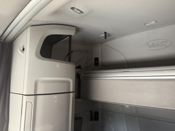 2022 Peterbilt 579-11