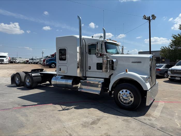 2023 Kenworth W900 photo 3