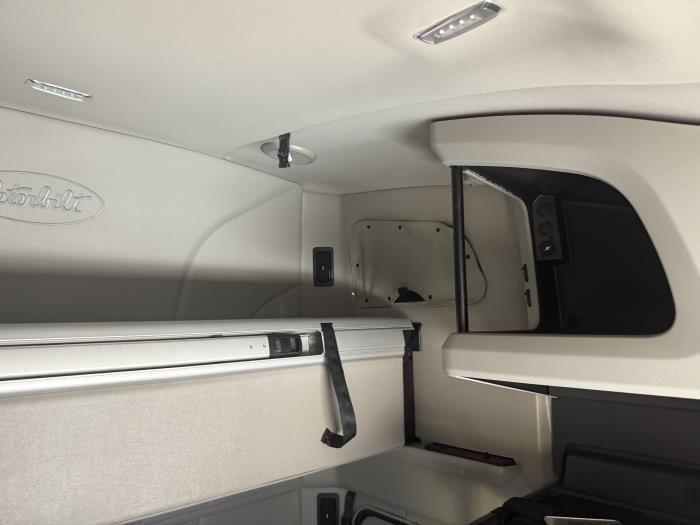 2022 Peterbilt 579-15