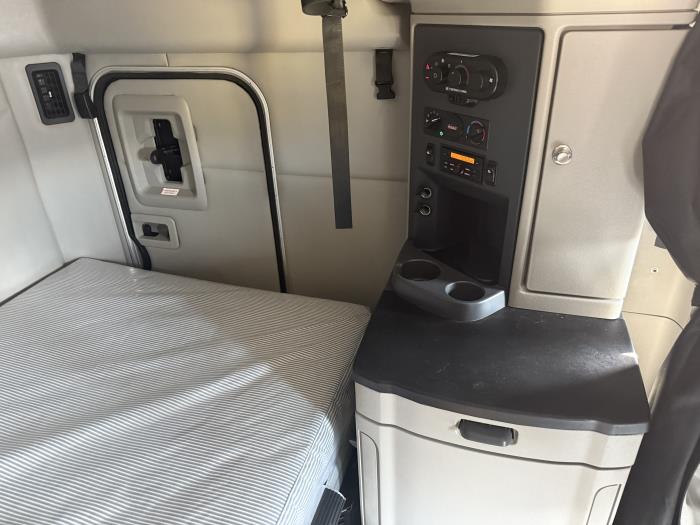 2022 Peterbilt 579-16