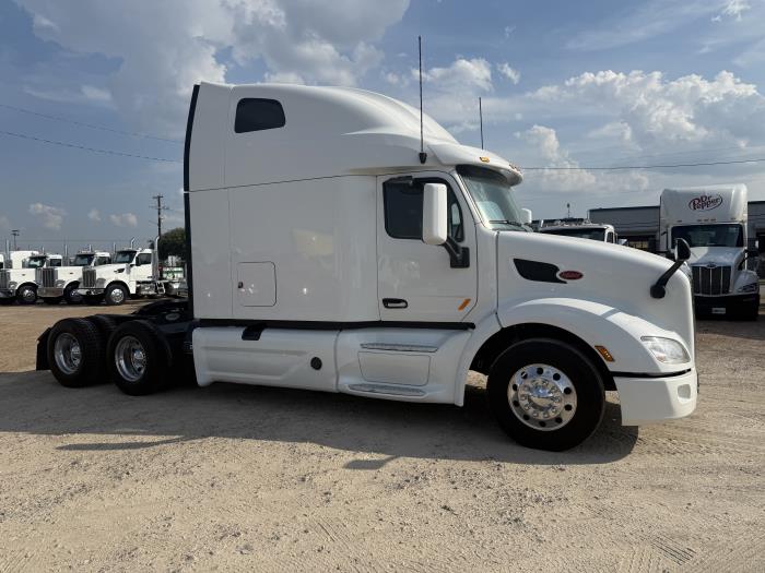 2022 Peterbilt 579-28