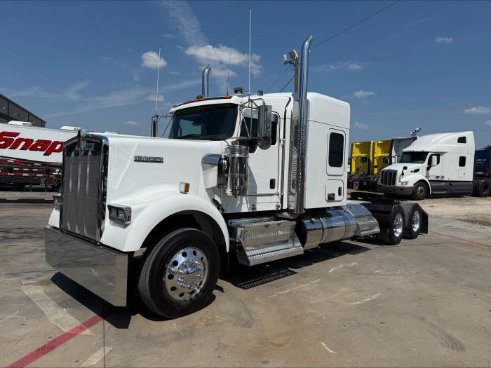 2023 Kenworth W900 photo 2