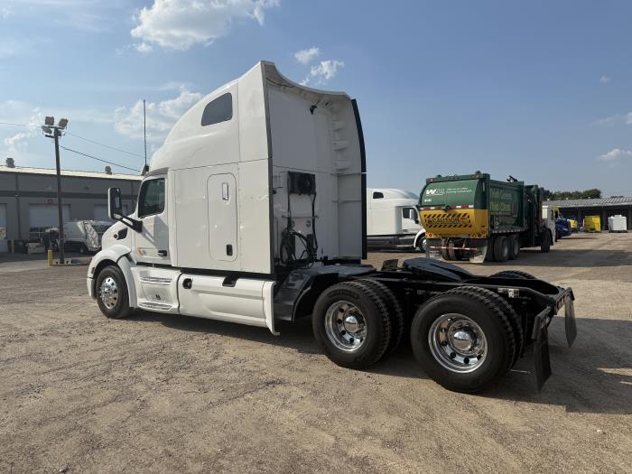 2022 Peterbilt 579-44