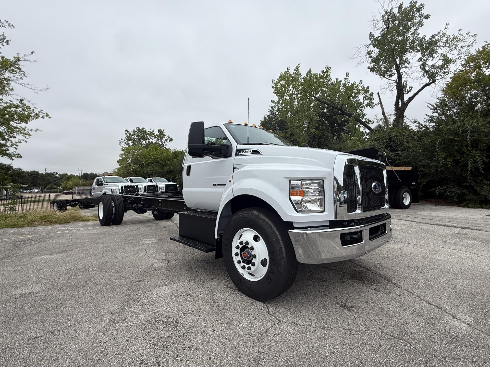 2026 Ford F-750 Regular Cab DRW 4x2 Cab Chassis for sale #1952243 - photo 5