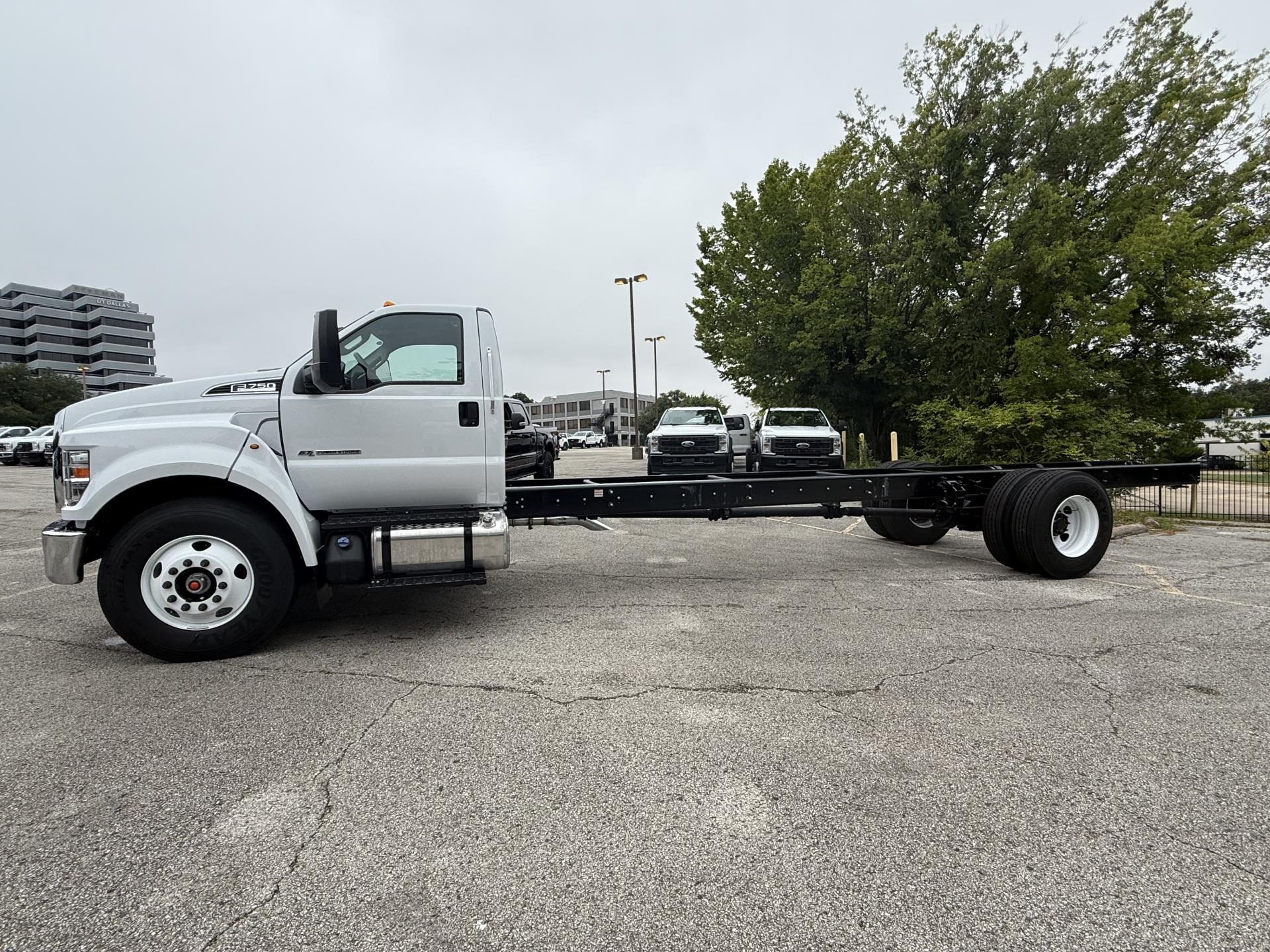 2026 Ford F-750 Regular Cab DRW 4x2 Cab Chassis for sale #1952225 - photo 14