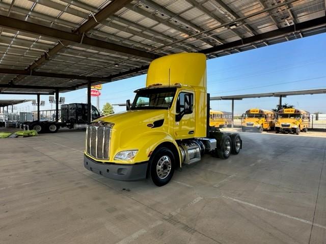 2021 Peterbilt 579 photo 2