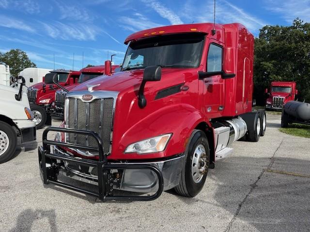 2022 Peterbilt 579 photo 2