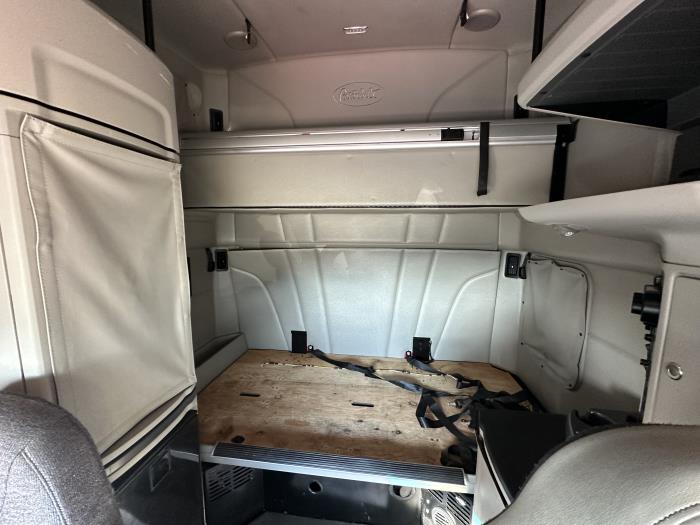 2021 Peterbilt 579-9