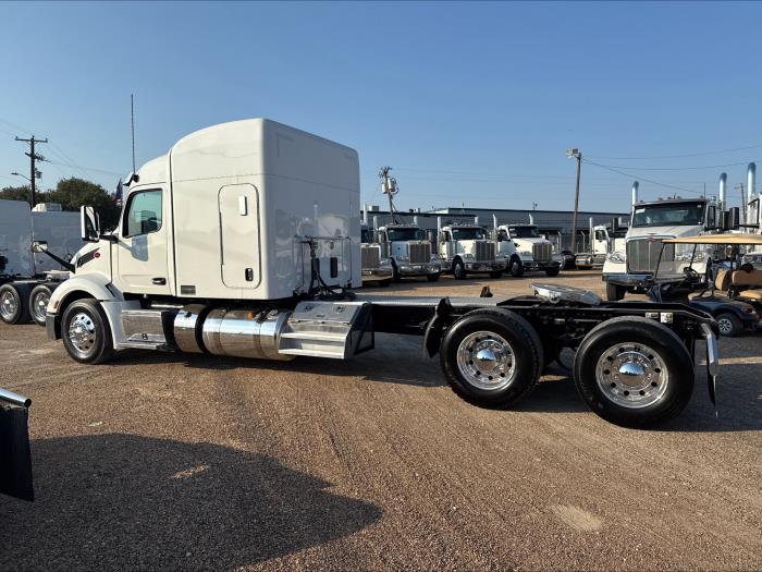 2023 Peterbilt 579 photo 3
