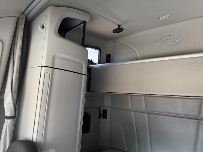 2021 Peterbilt 579-5