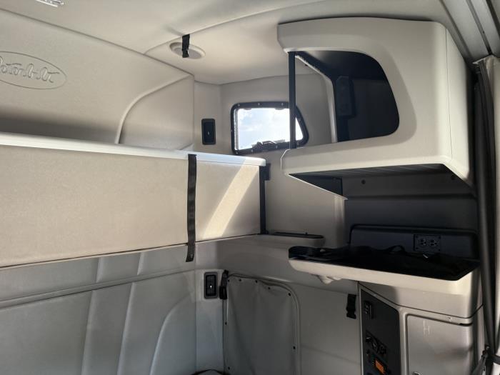 2021 Peterbilt 579-7