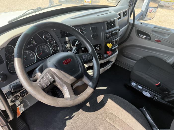 2021 Peterbilt 579-9