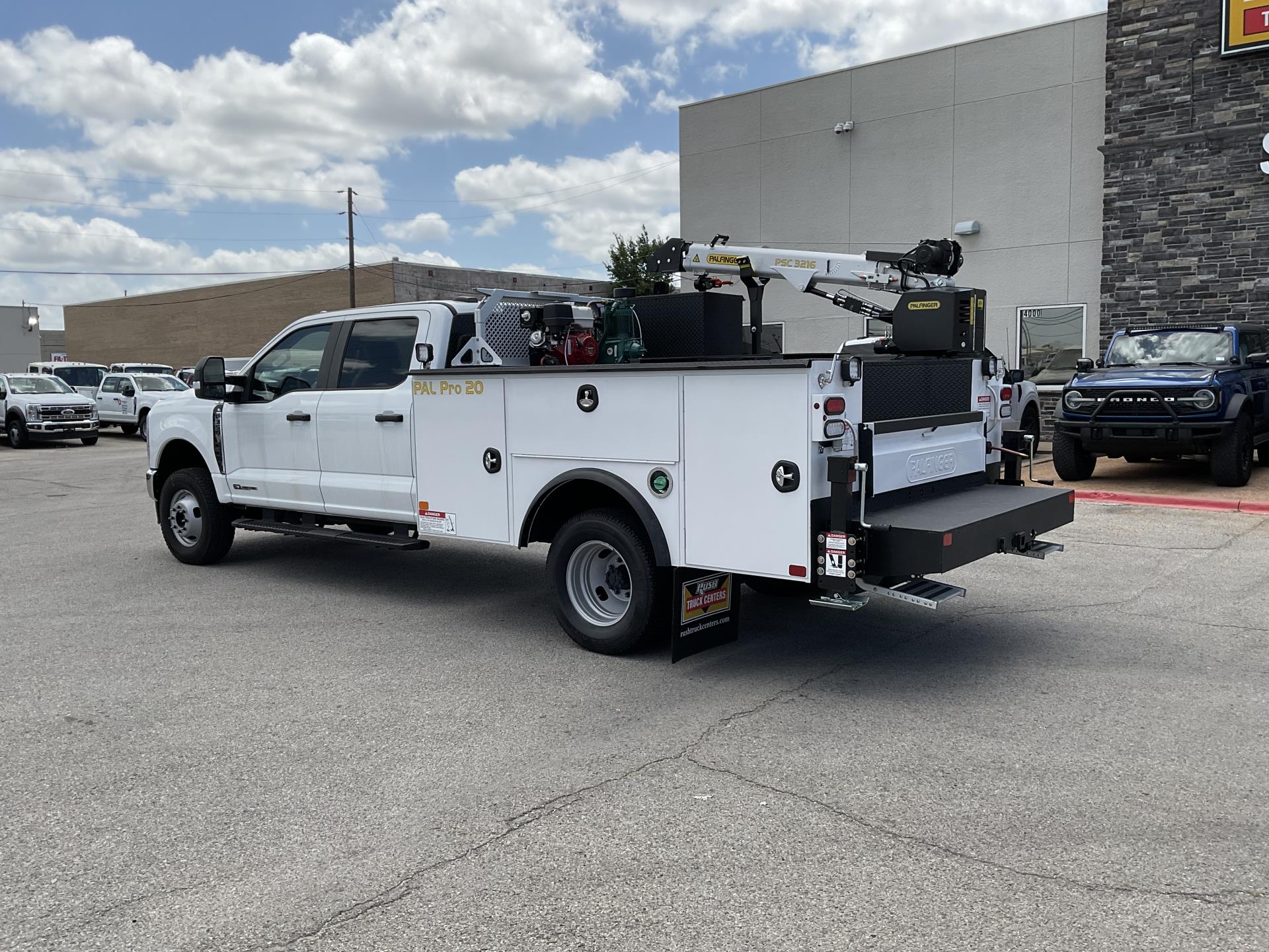 2026 Ford F-350 Crew Cab DRW 4x4 Cab Chassis for sale #1952171 - photo 2