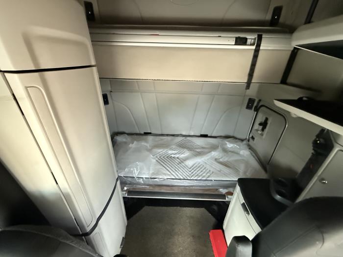 2022 Peterbilt 579-12