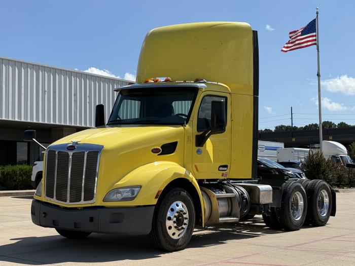 2021 Peterbilt 579 photo 2