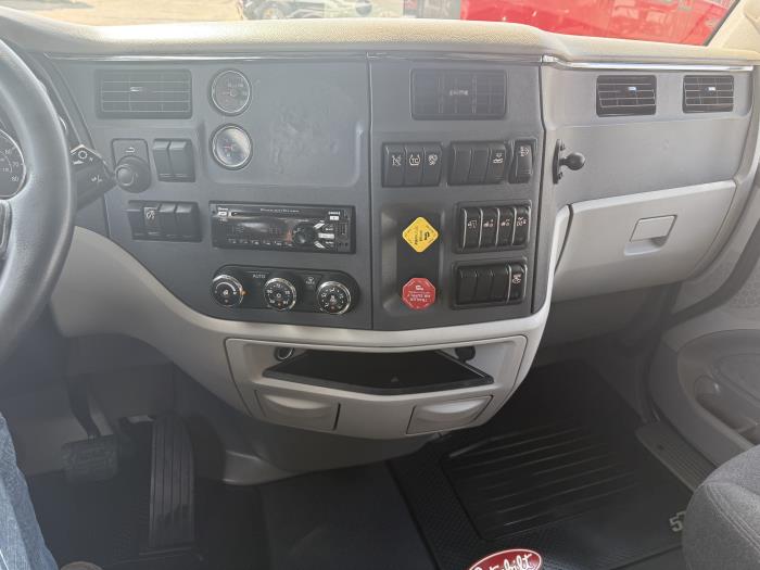 2021 Peterbilt 579-3