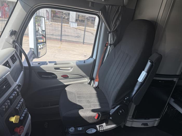 2021 Peterbilt 579-4