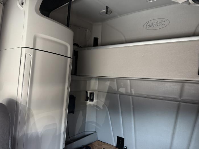 2021 Peterbilt 579-5