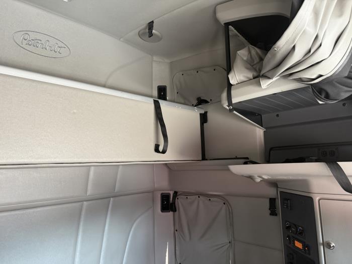 2021 Peterbilt 579-7