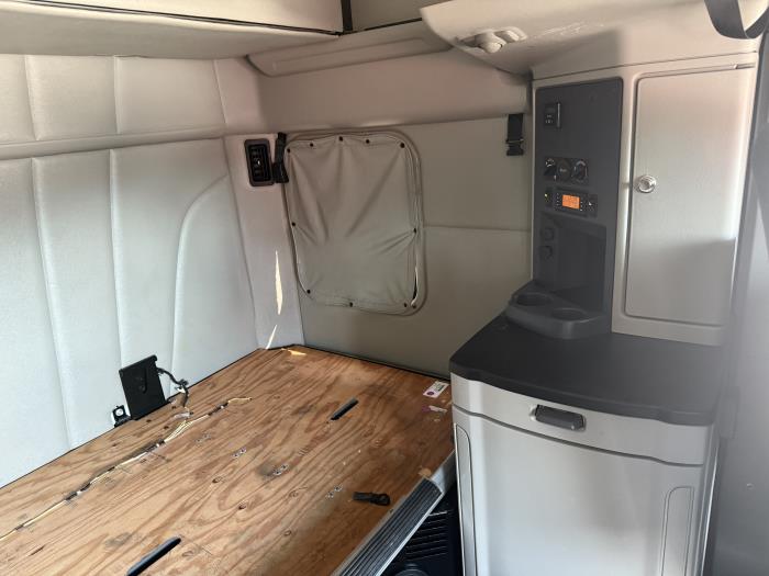 2021 Peterbilt 579-8