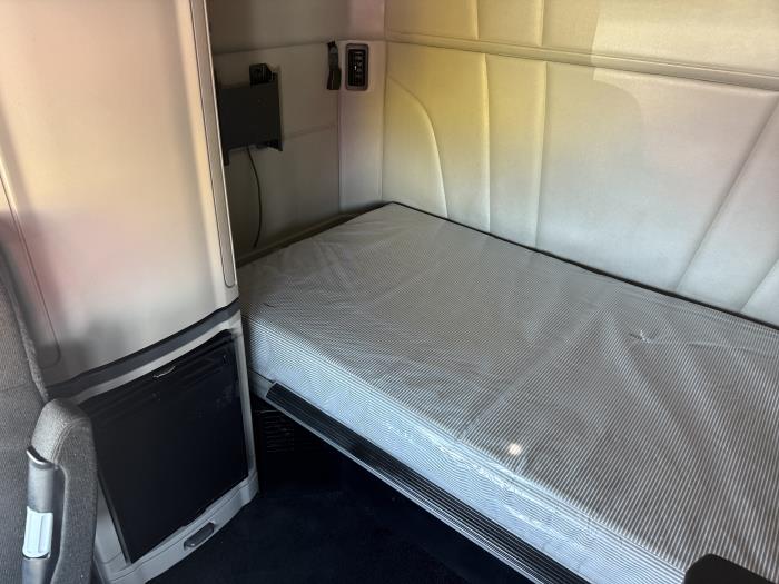 2021 Peterbilt 579-6