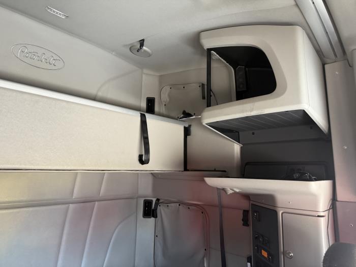 2021 Peterbilt 579-7