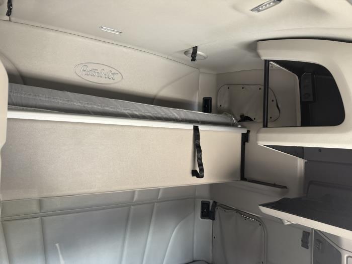 2021 Peterbilt 579-9