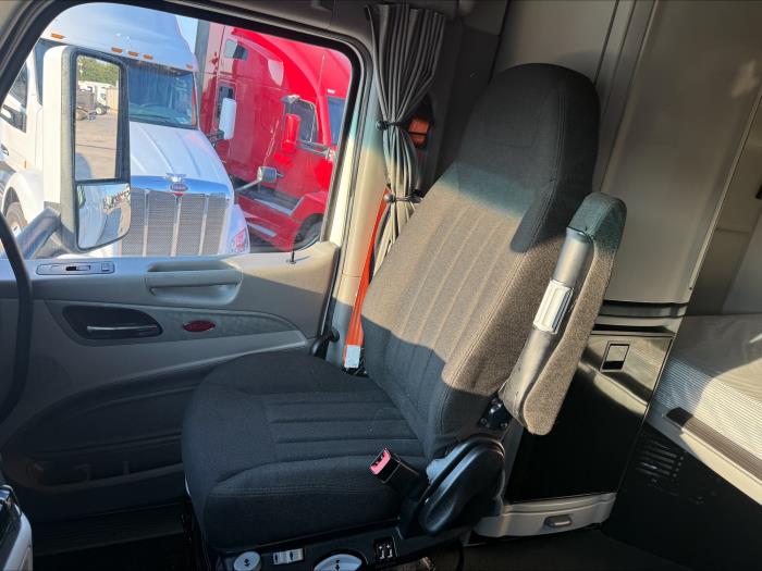 2021 Peterbilt 579-5