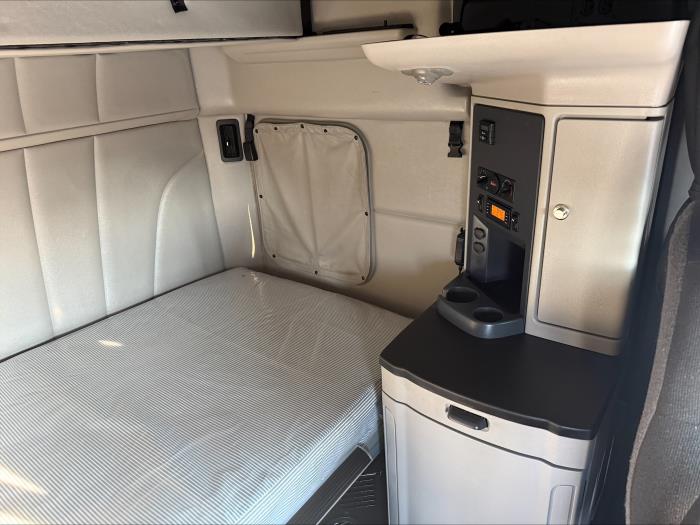 2021 Peterbilt 579-6