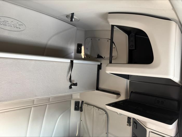 2021 Peterbilt 579-8