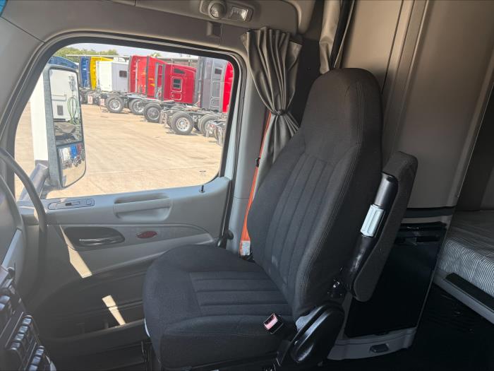 2021 Peterbilt 579 photo 4