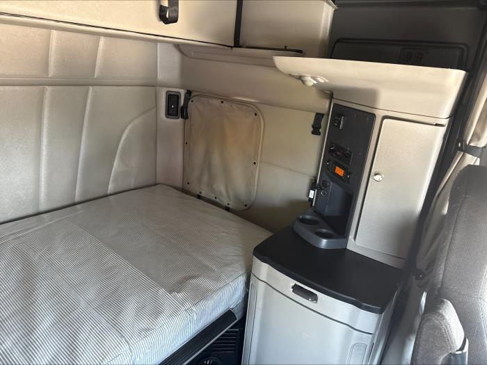 2021 Peterbilt 579-6