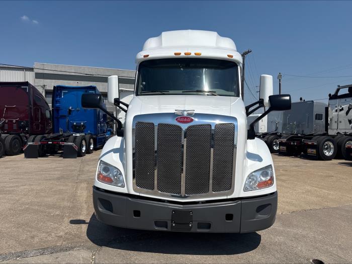2021 Peterbilt 579-8