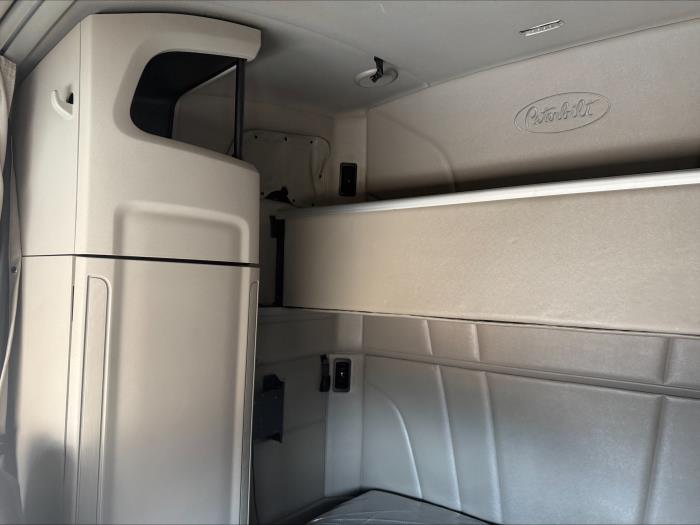 2021 Peterbilt 579-16