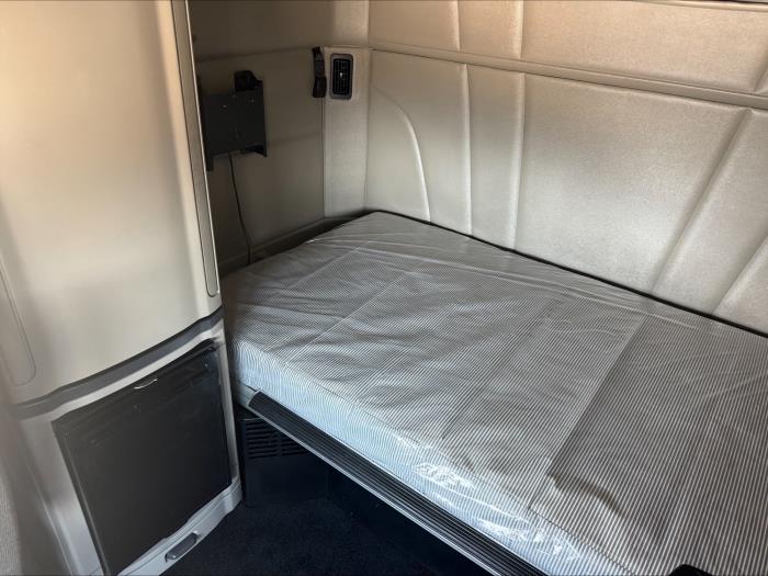 2021 Peterbilt 579-17