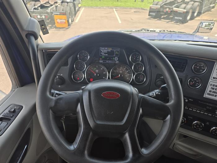 2022 Peterbilt 579-10