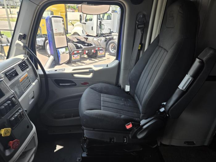 2022 Peterbilt 579-17